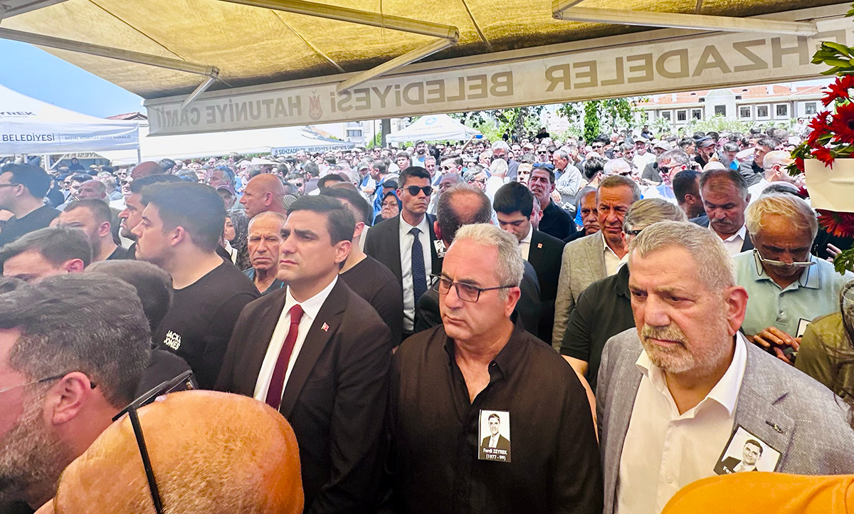 Manisa, Başkanına Veda Etti: Ferdi Zeyrek Gözyaşlarıyla Uğurlandı